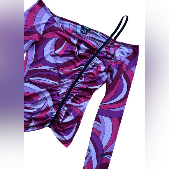 Groovy One/Off Shoulder Guess top Size M - Picture 5 of 5